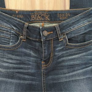 Buckle Black 25 by 34 skinny excellent condition